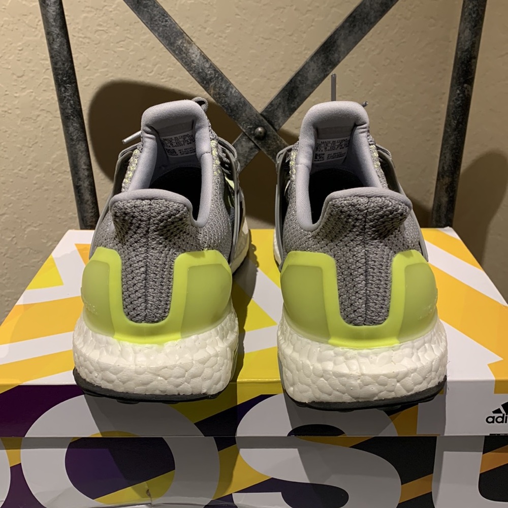 Mens Adidas Ultraboost 2.0 ATR Limited Glow in Dark size 9.5 with box - Picture 4 of 8